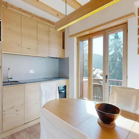 Alpine Charm And Modern Comfort In Apartman